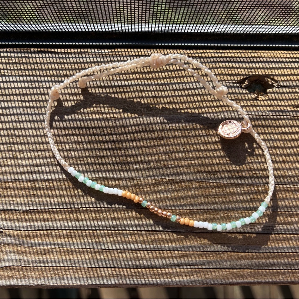 Beaded Bracelet in Cream with Mint and Gold Accents - Puravida